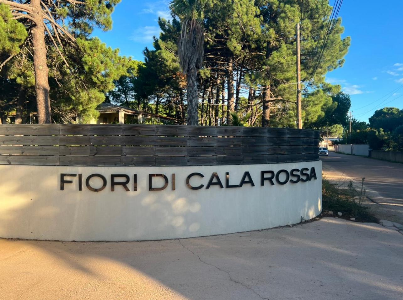 Fiori Di Cala Rossa Residence Hoteliere Lecci Eksteriør bilde