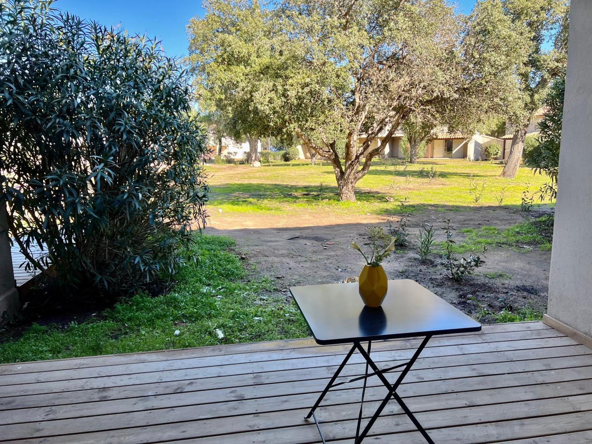 Fiori Di Cala Rossa Residence Hoteliere Lecci Eksteriør bilde