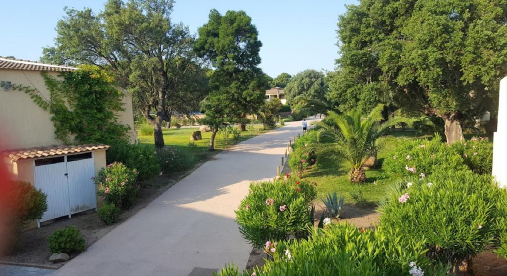 Fiori Di Cala Rossa Residence Hoteliere Lecci Eksteriør bilde