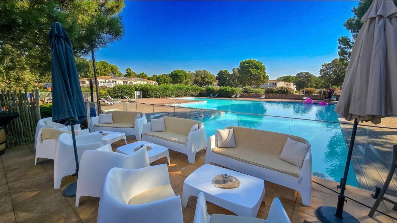 Fiori Di Cala Rossa Residence Hoteliere Lecci Eksteriør bilde