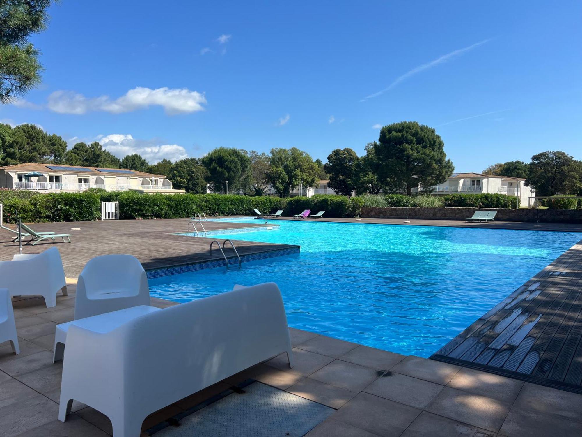Fiori Di Cala Rossa Residence Hoteliere Lecci Eksteriør bilde